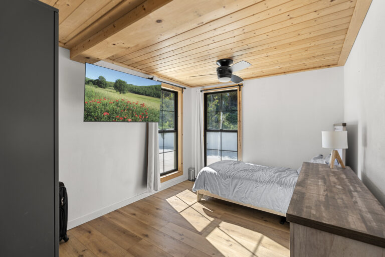 Luxurious single bedroom of the SD-Wellness Drug Rehab Facility in Ironwood, CA.