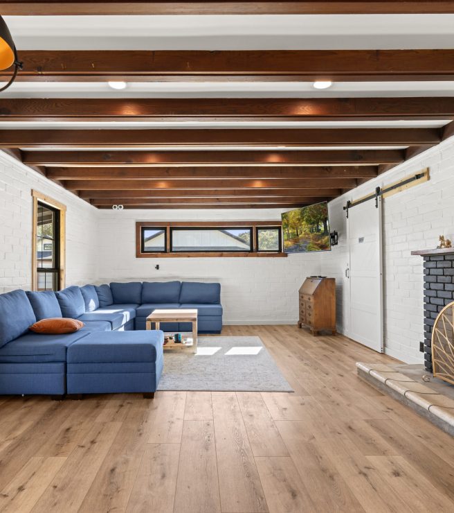 Secondary living room of the SD-Wellness Drug Rehab Facility in Ironwood, CA.